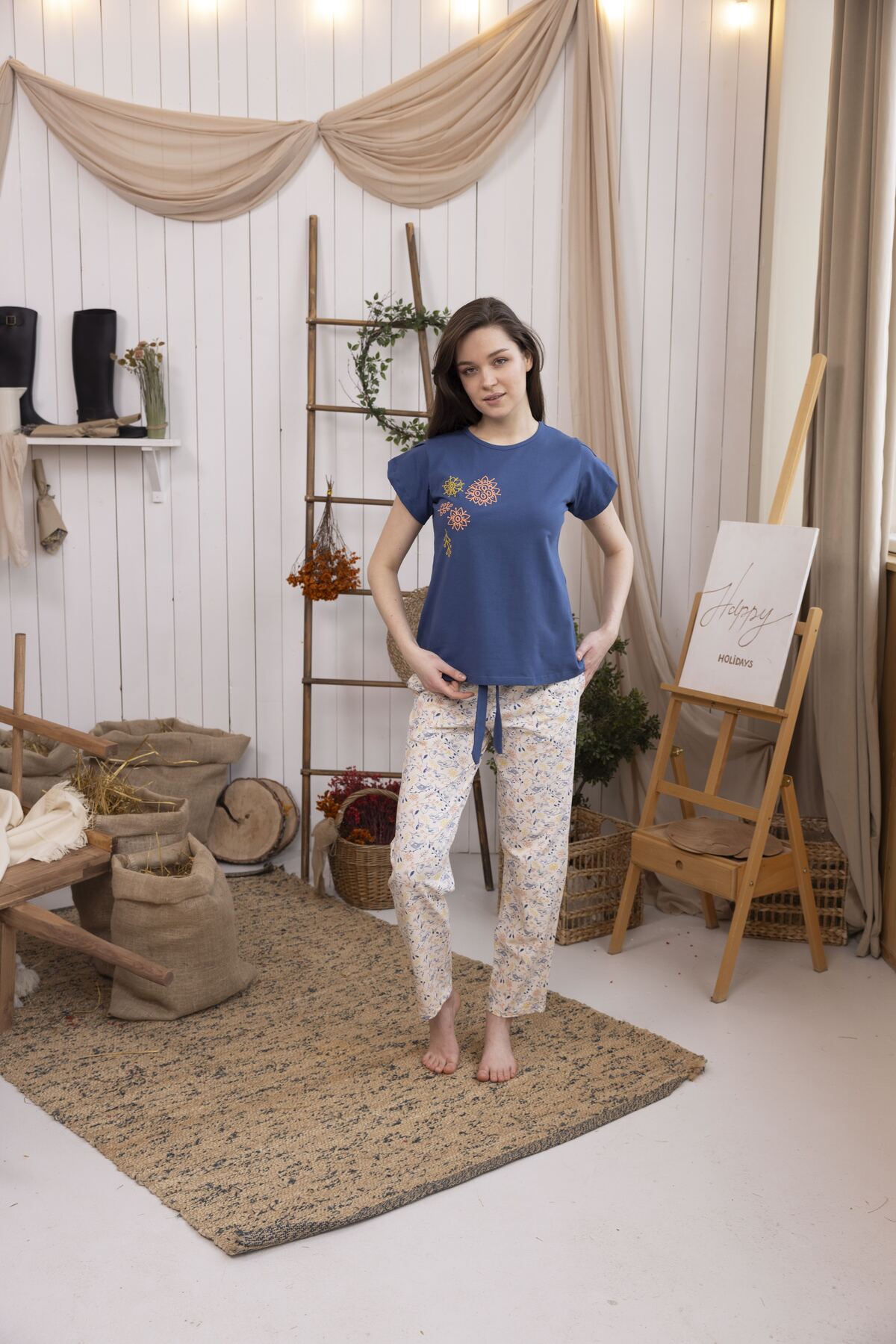 طقم بيجامة مريح باللون الأزرق الداكن