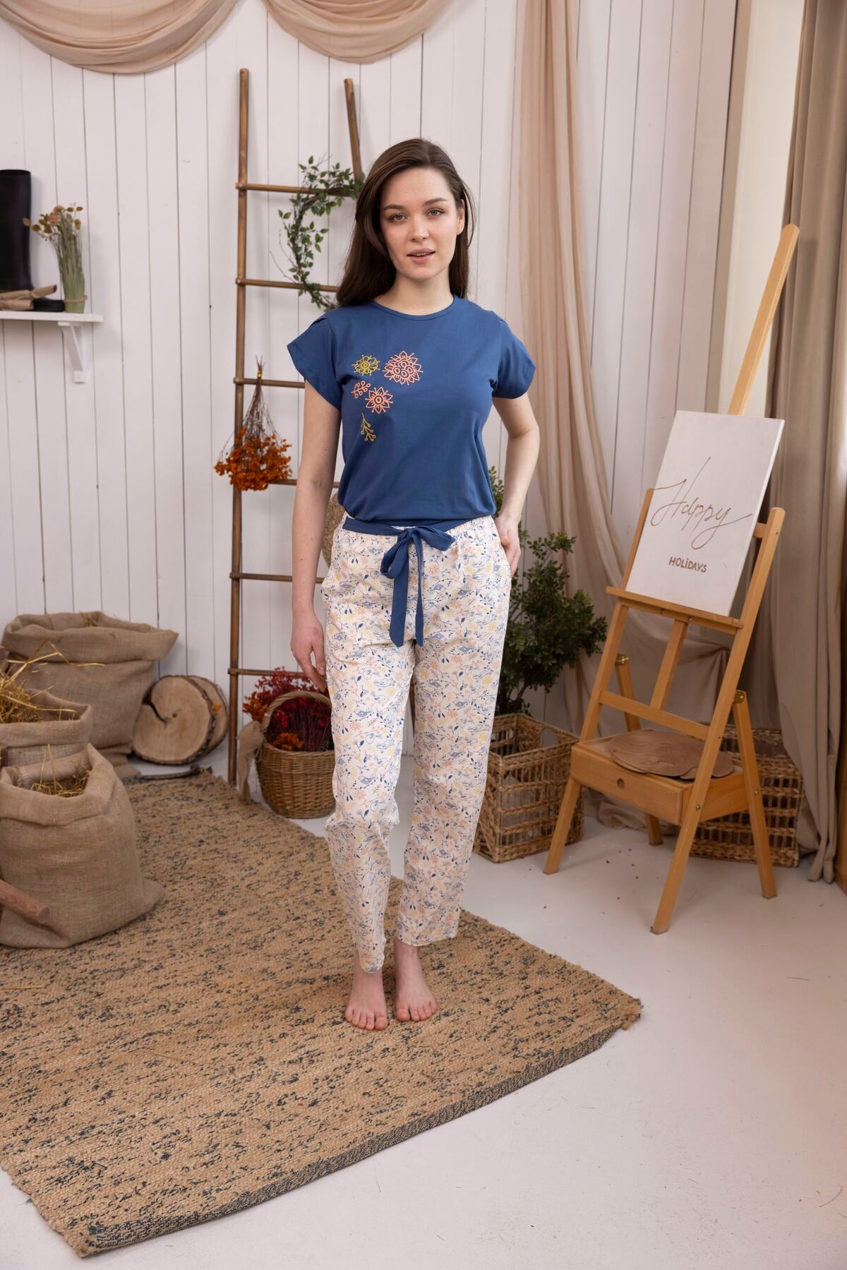 طقم بيجامة مريح باللون الأزرق الداكن