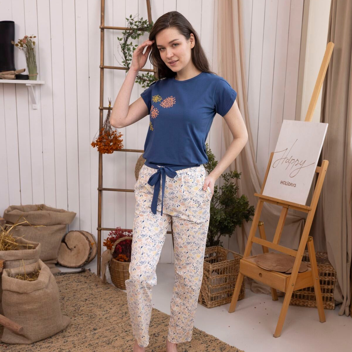 طقم بيجامة مريح باللون الأزرق الداكن