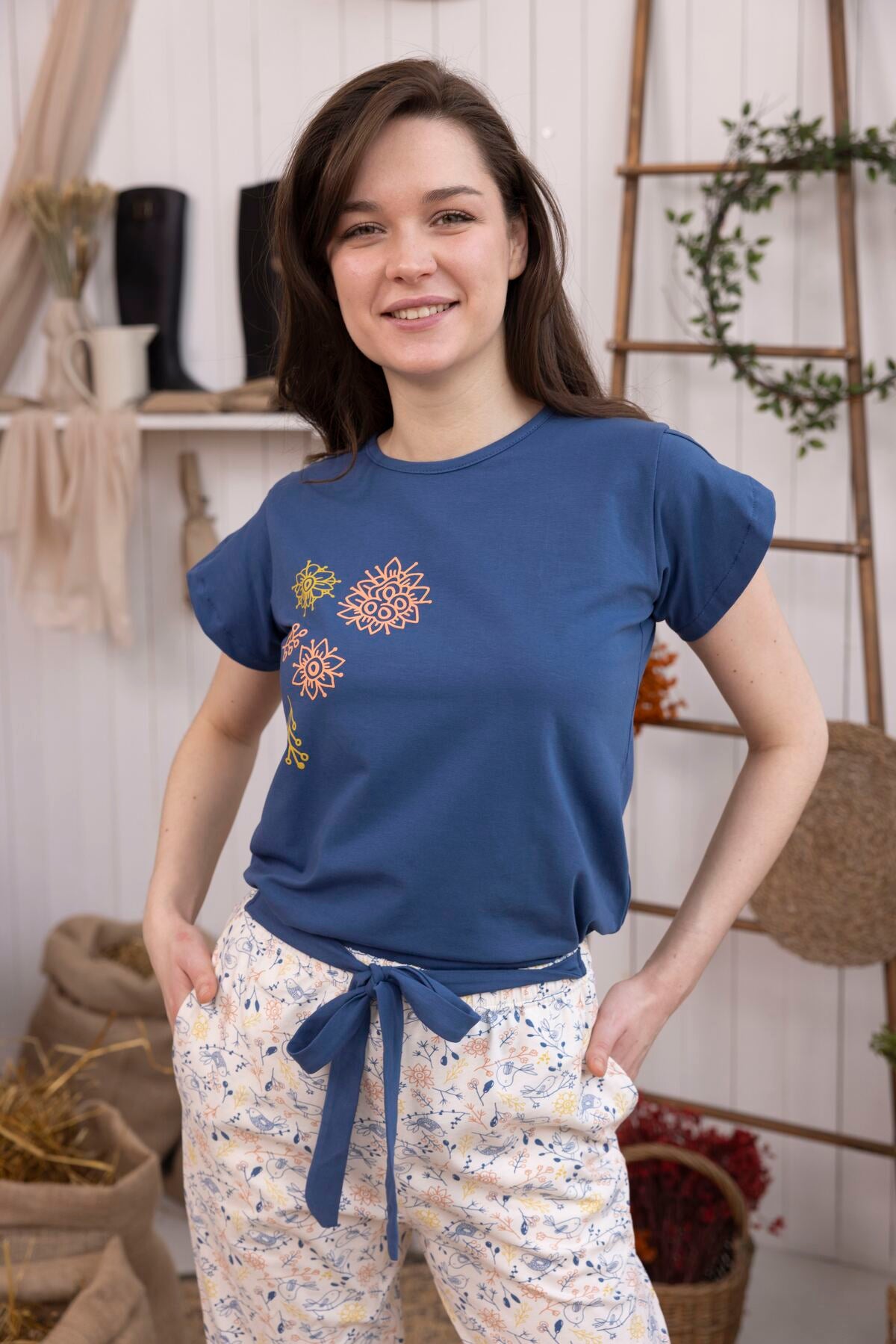 طقم بيجامة مريح باللون الأزرق الداكن