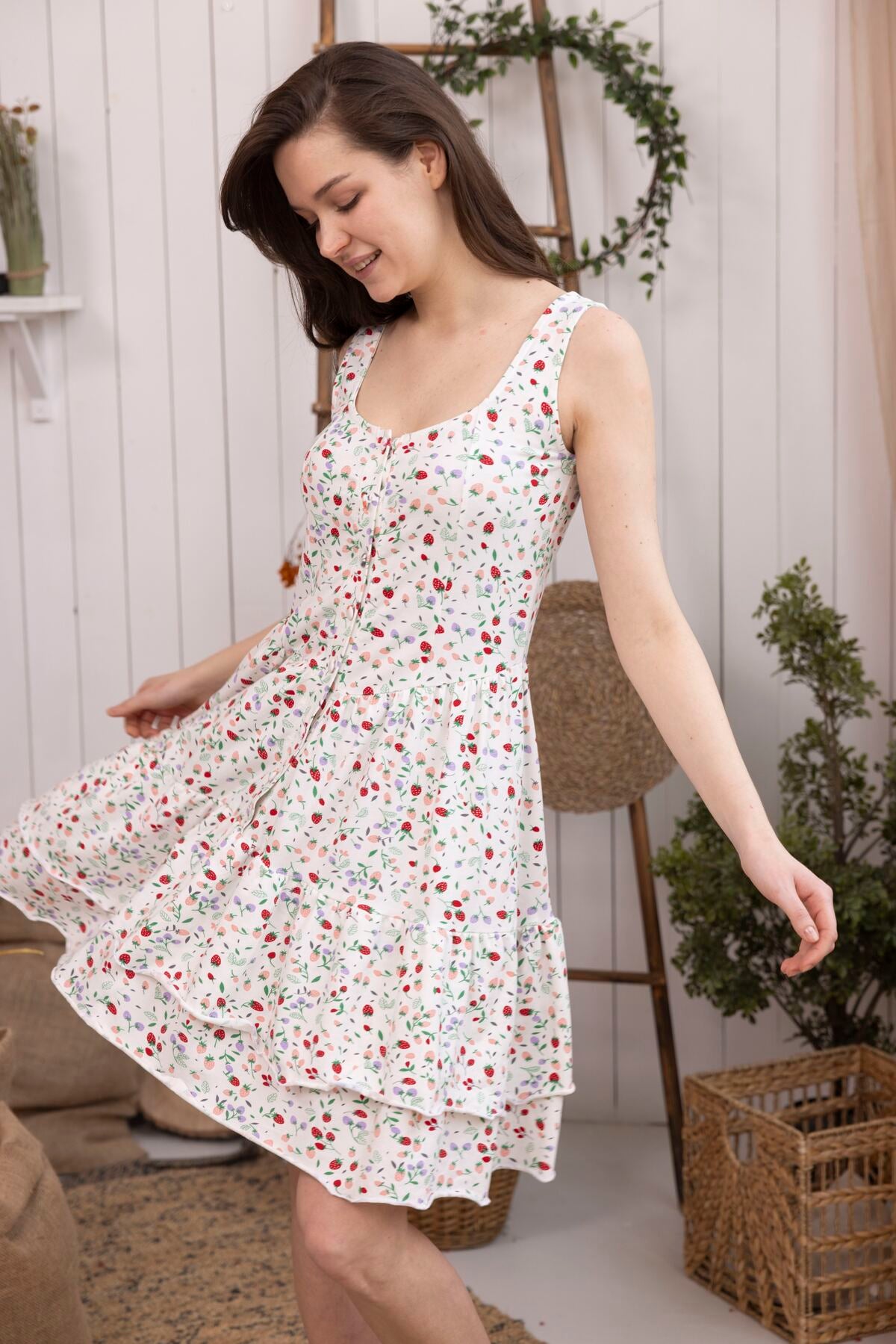 فستان أبيض من ستروبيري ديلايت