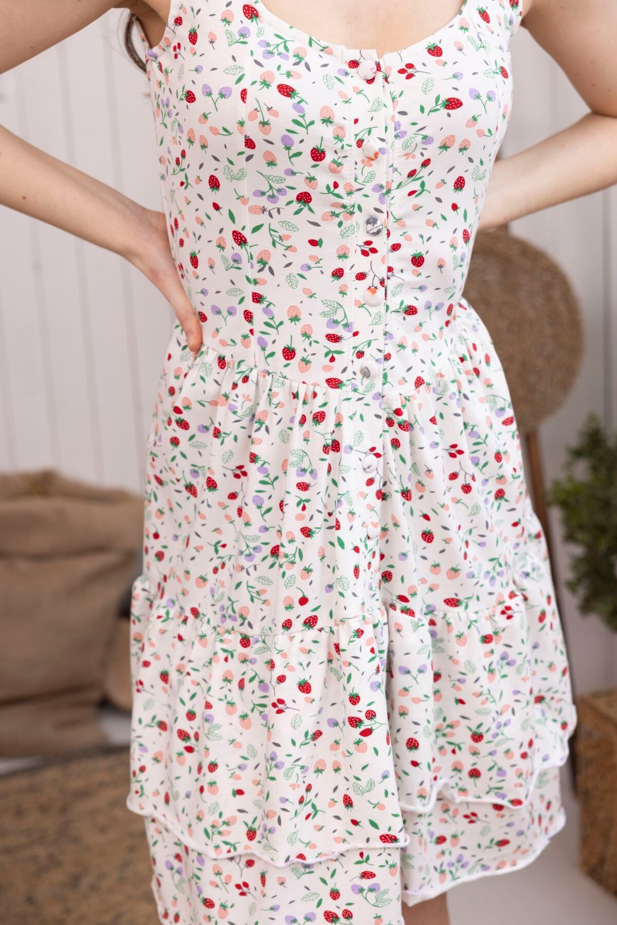 فستان أبيض من ستروبيري ديلايت